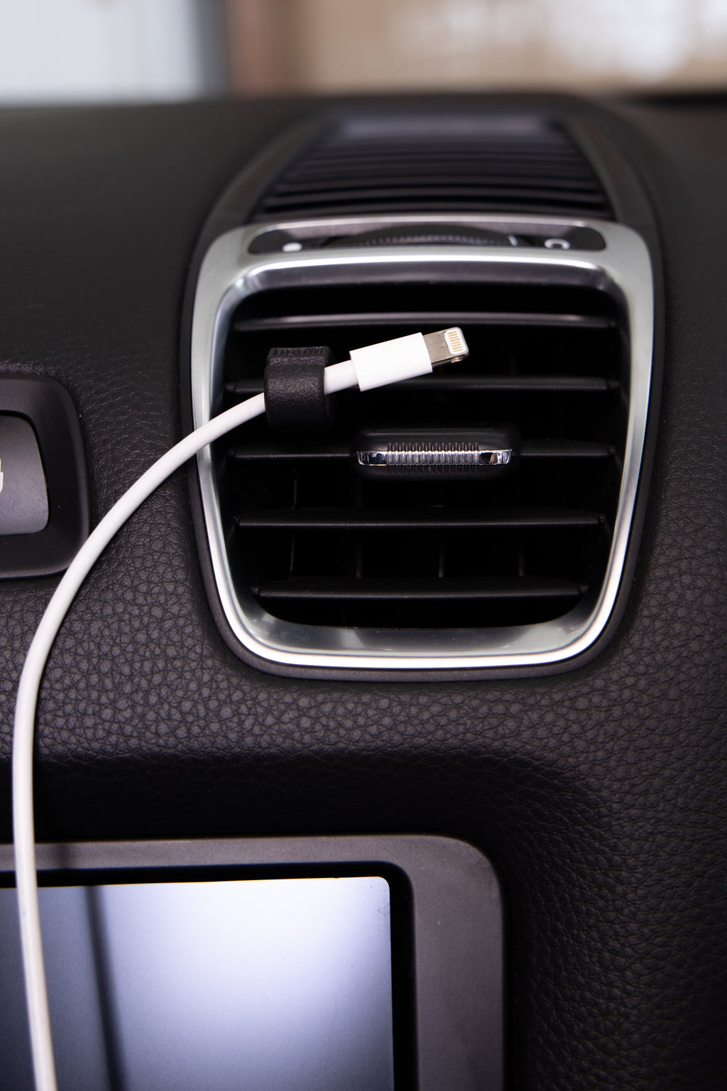 VENTHOOK-CABLE| A dashboard hanger (2) for charging cables and power cords